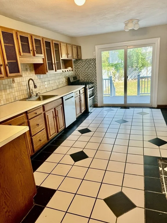 Photo of 10 Clay Ave