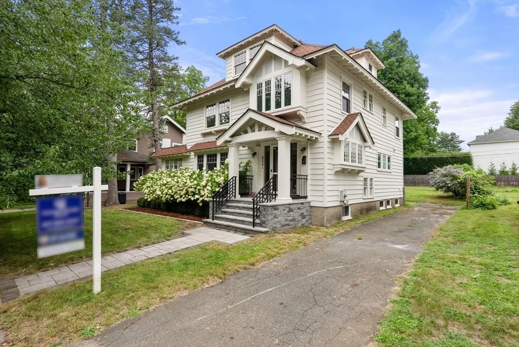 Photo of 855 Commonwealth Ave