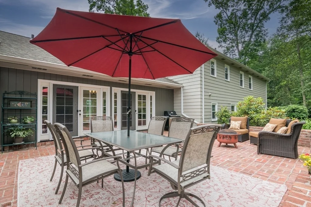 Photo of 42 Elizabeth Cir