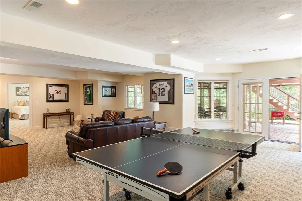 Photo of 8 Buttonwood Dr