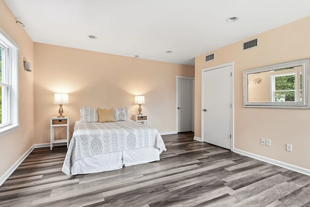 Photo of 20 Raymond Cir