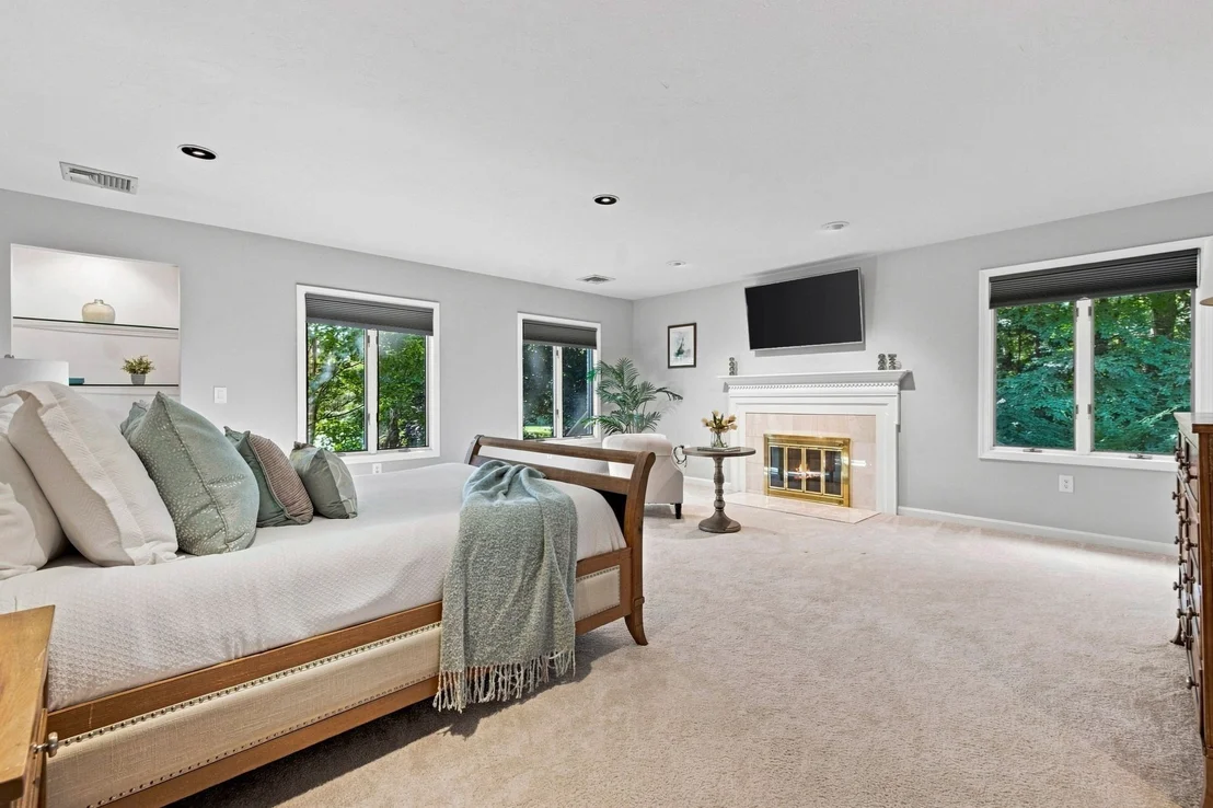 Photo of 4 Webster Cir