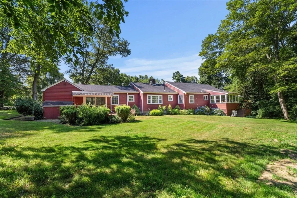 Photo of 10 Maple St