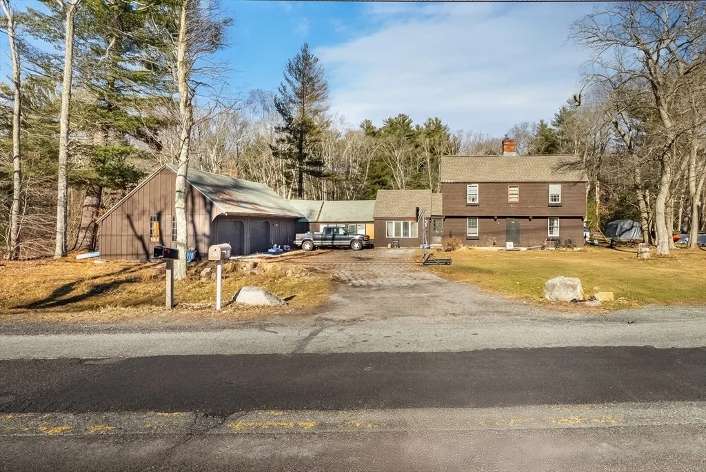 Photo of 966 Main St