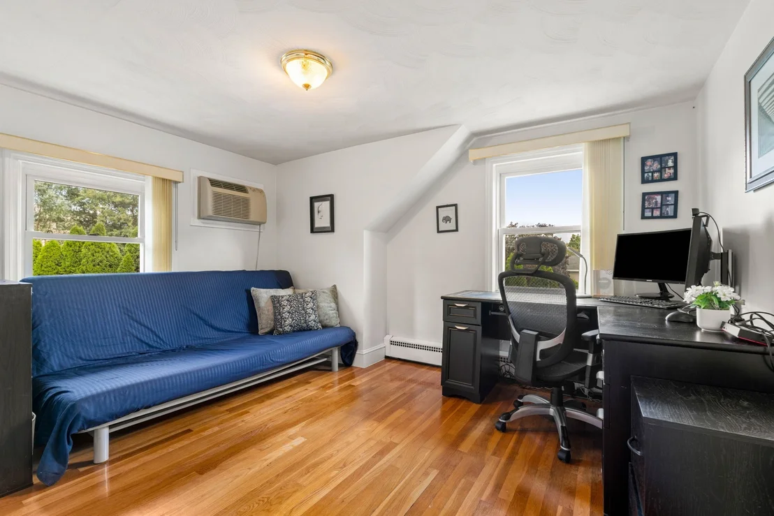 Photo of 52 Thornton Ave