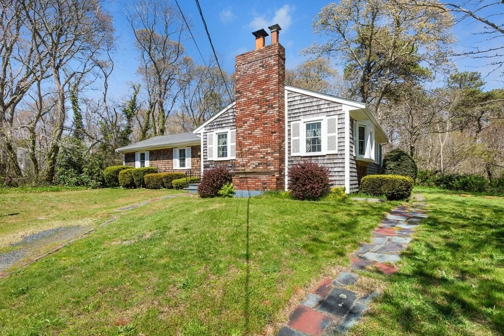 Photo of 1230 Massasoit Road