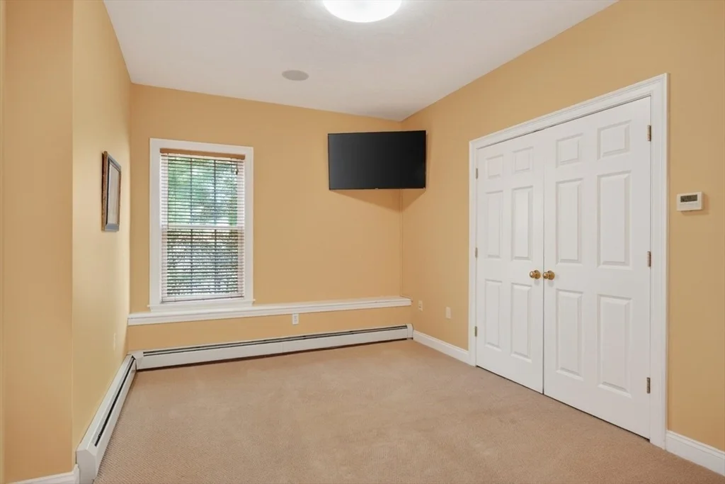 Photo of 18 Manchester Dr