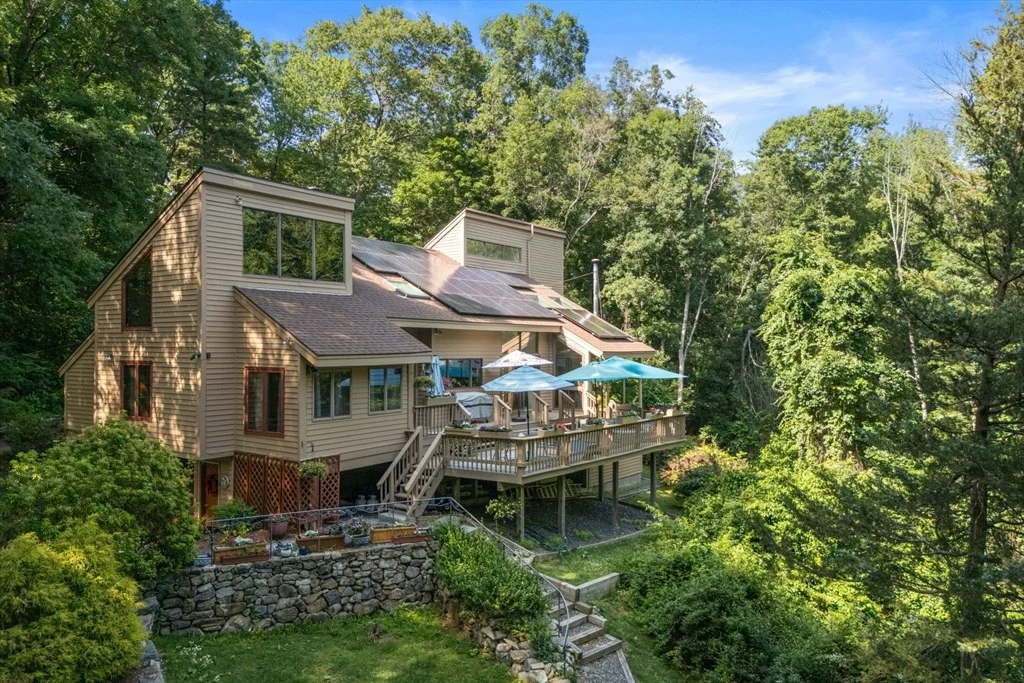 Photo of 7 Hilltop Ln