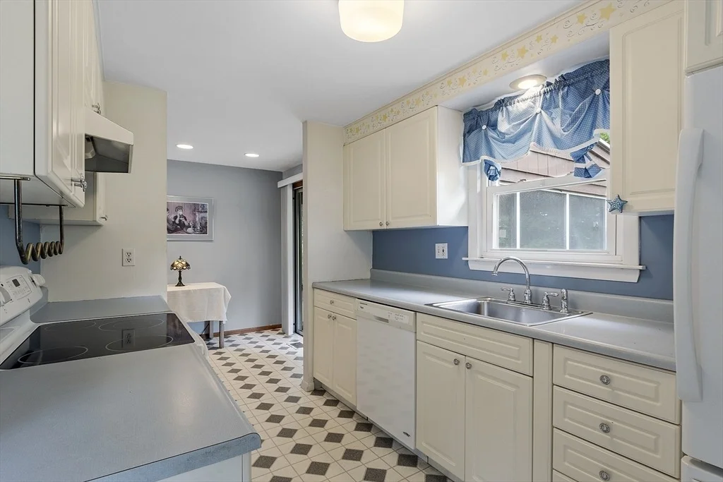 Photo of 471 Lowell St