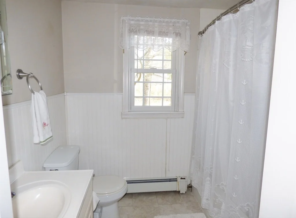 Photo of 33 Lakeview Dr