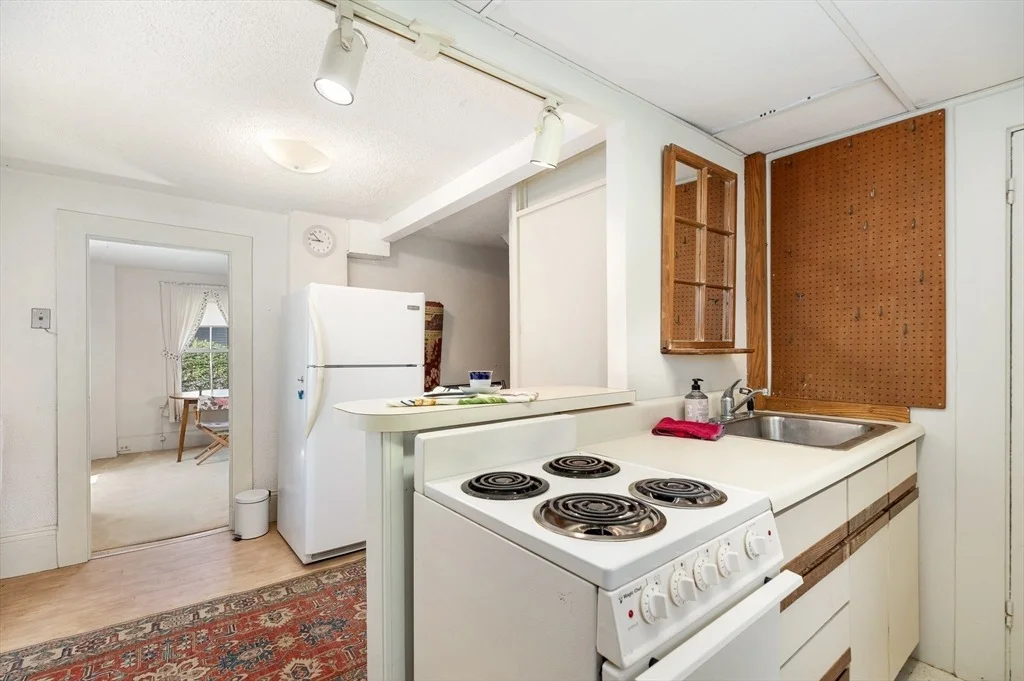 Photo of 32 Blynman Avenue