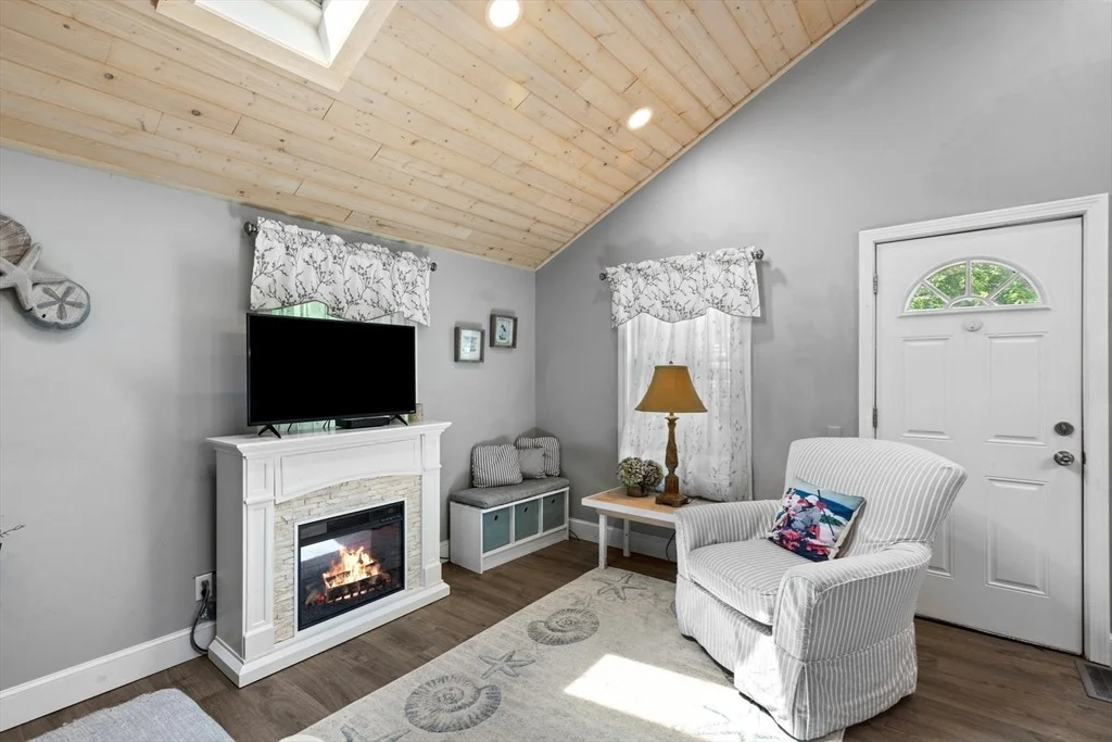 Photo of 9 Shore Garden Rd