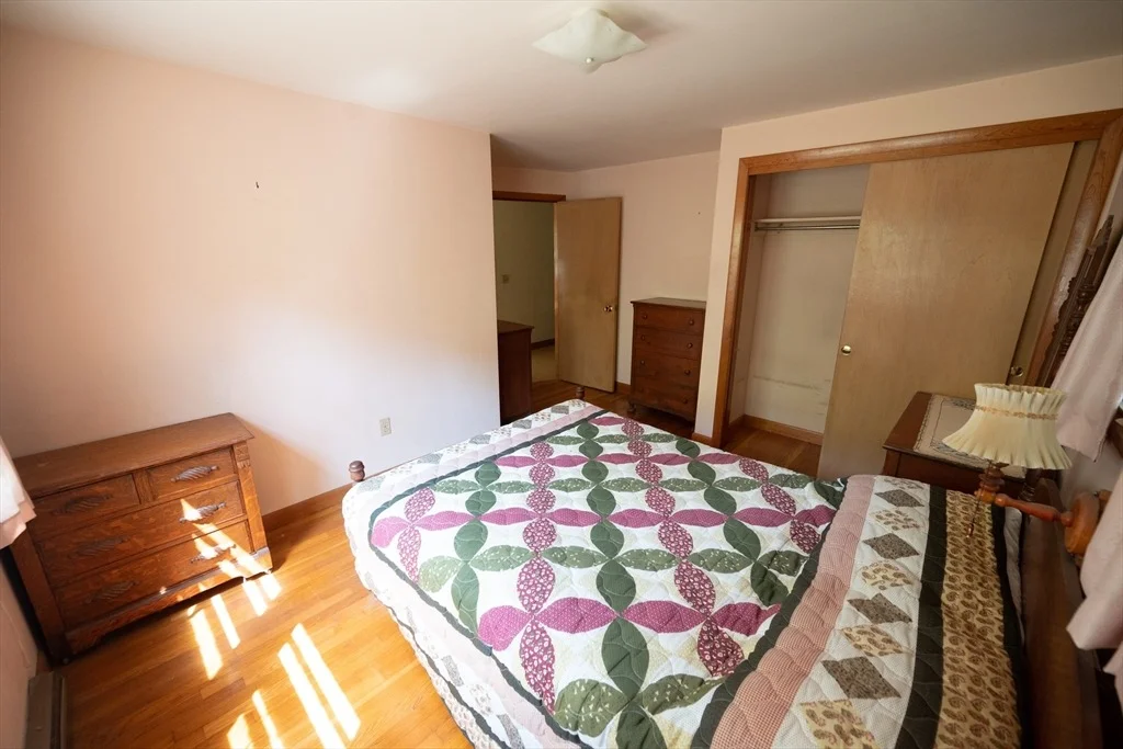 Photo of 320 Fort Pond Rd