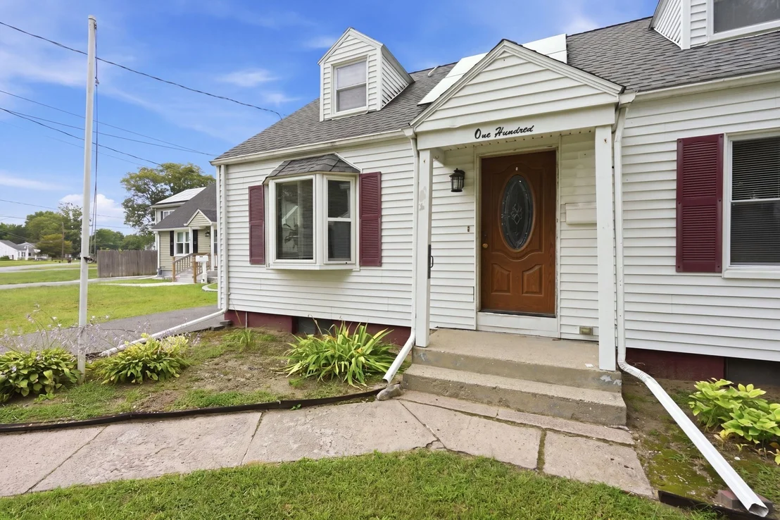 Photo of 100 Lang St