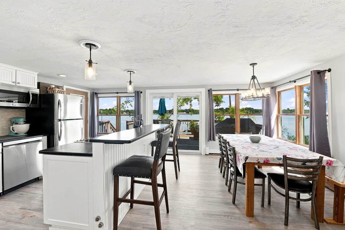 Photo of 111 King Philip Rd
