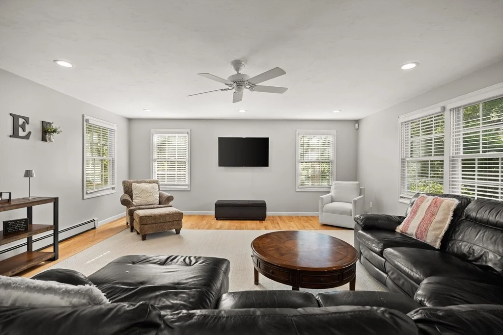 Photo of 8 Robinwood Dr