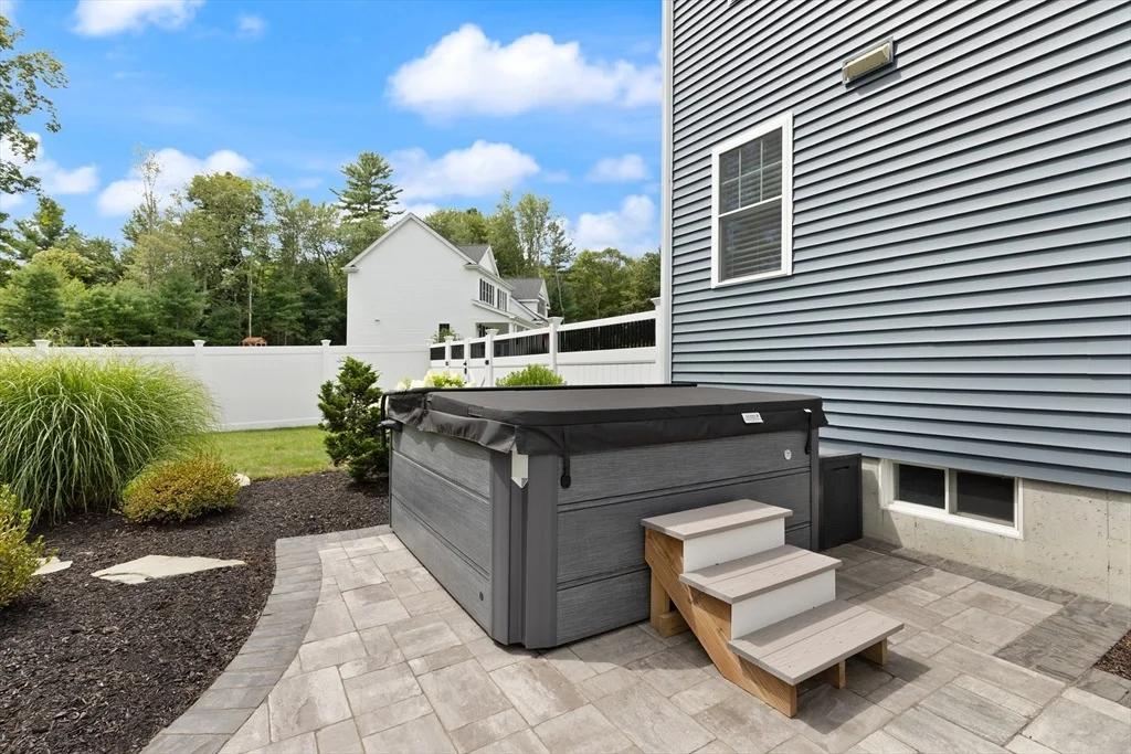Photo of 10 Applewood Ln