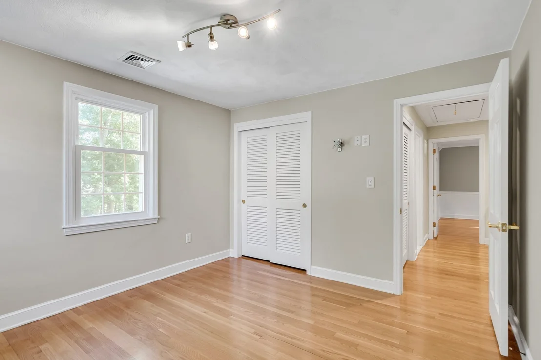 Photo of 8 Barry Dr