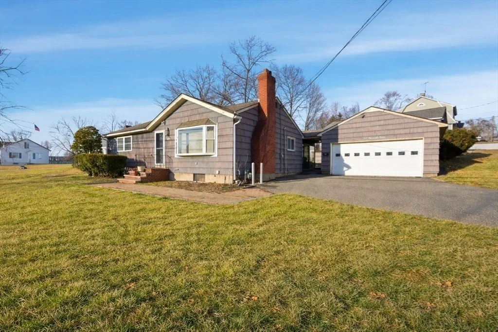 Photo of 767 Riverside Dr