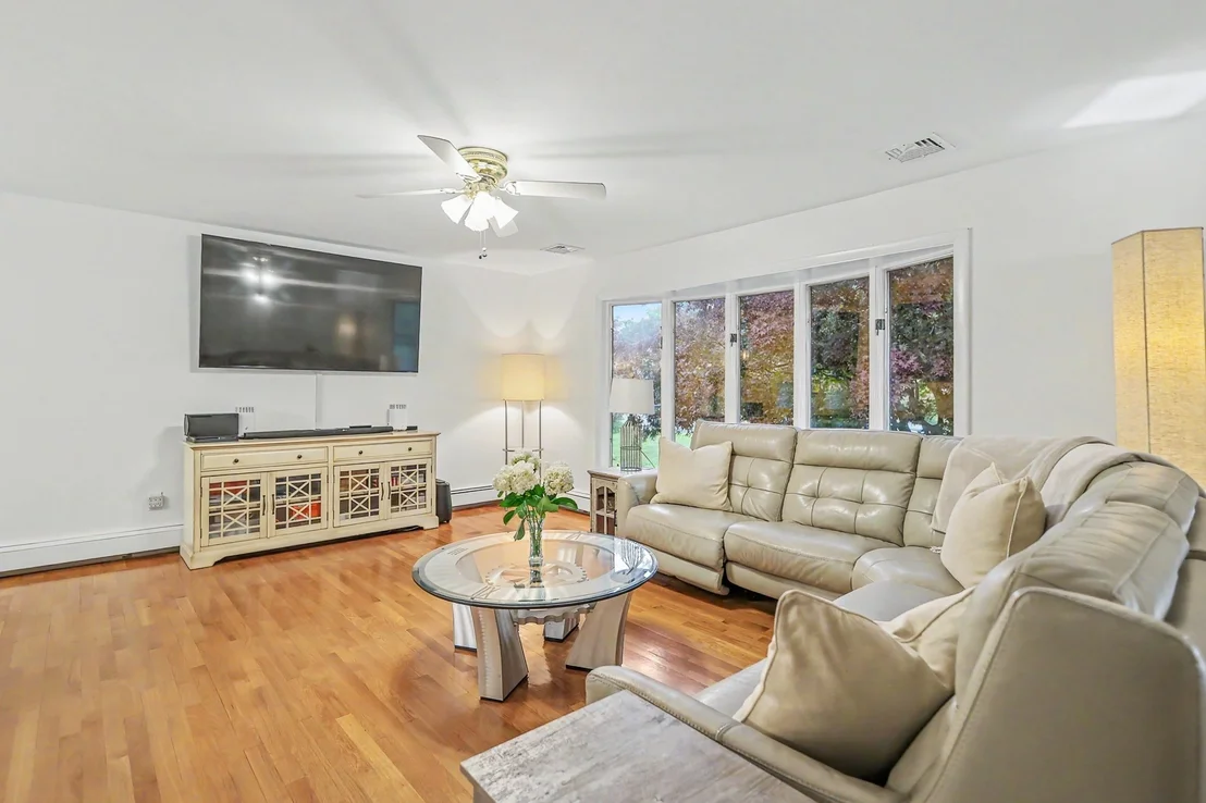Photo of 49 Meadowview Rd