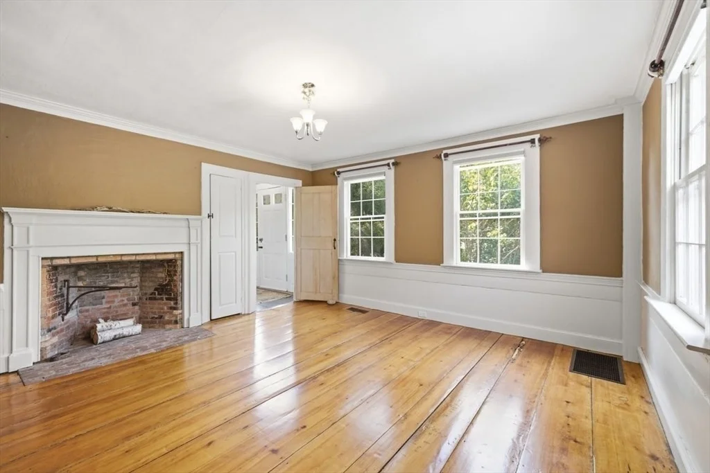 Photo of 338 Clapp Road