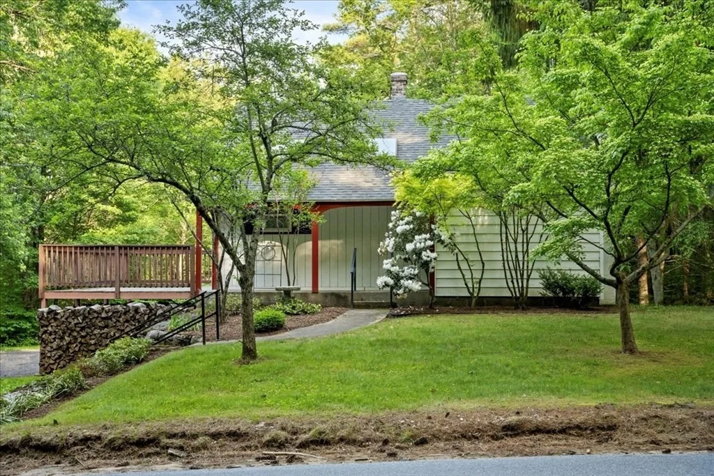Photo of 39 Mashapaug Rd