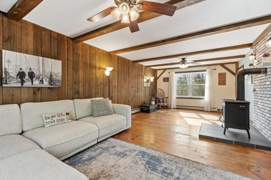 Photo of 885 Royalston