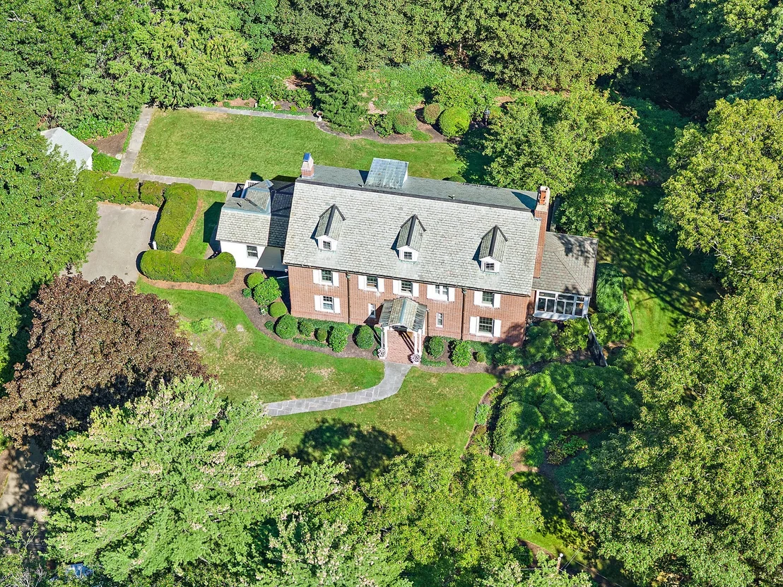 Photo of 8 Oakmount Circle