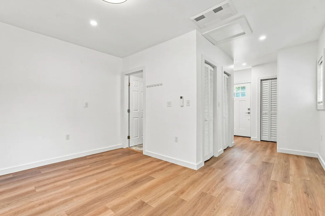 Photo of 204 River Dr