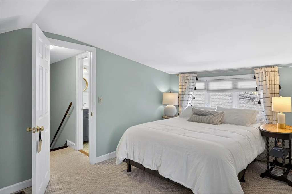 Photo of 14 Lovers Ln
