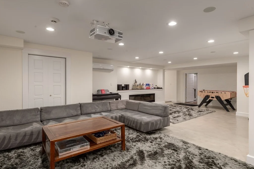Photo of 355 Buckminster Road