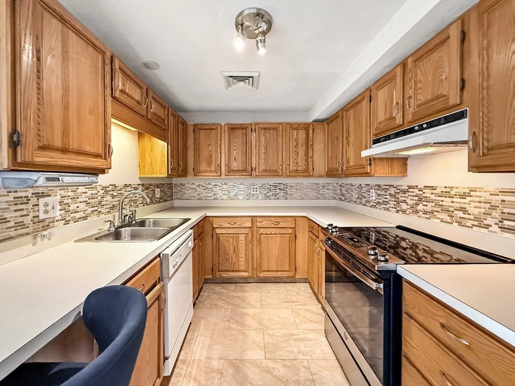 Photo of Unit 304 at 39 Parlin St
