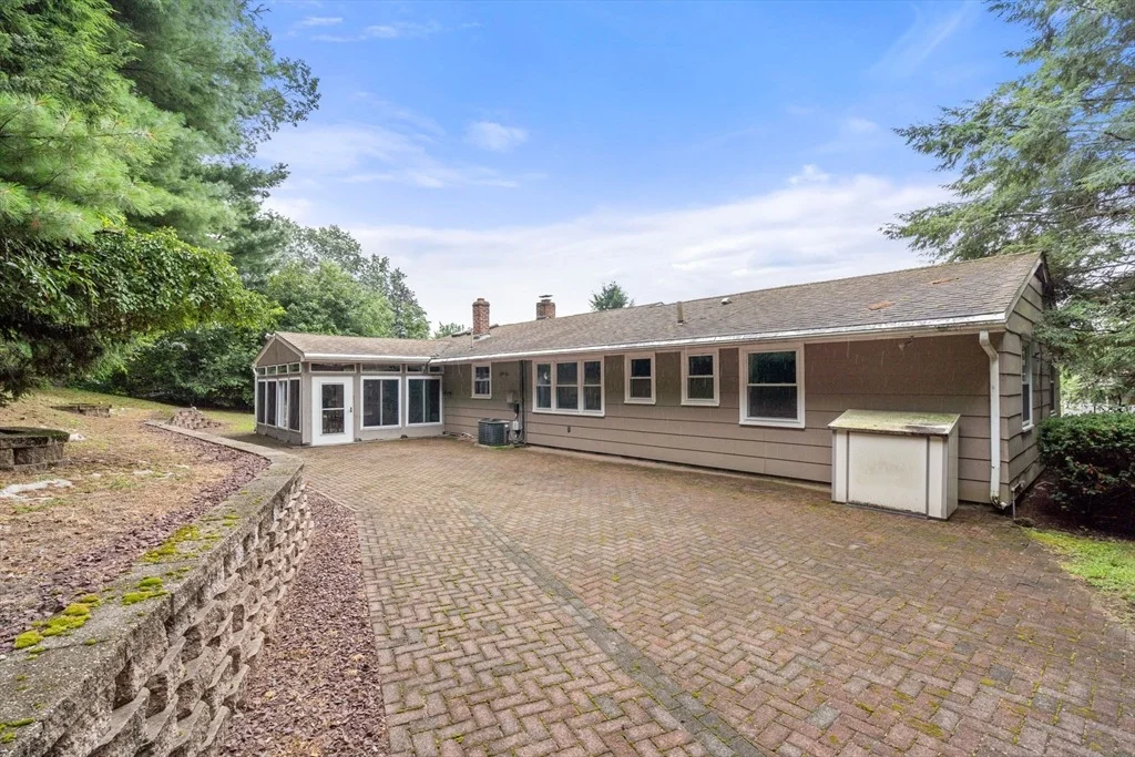 Photo of 6 Paulette Dr