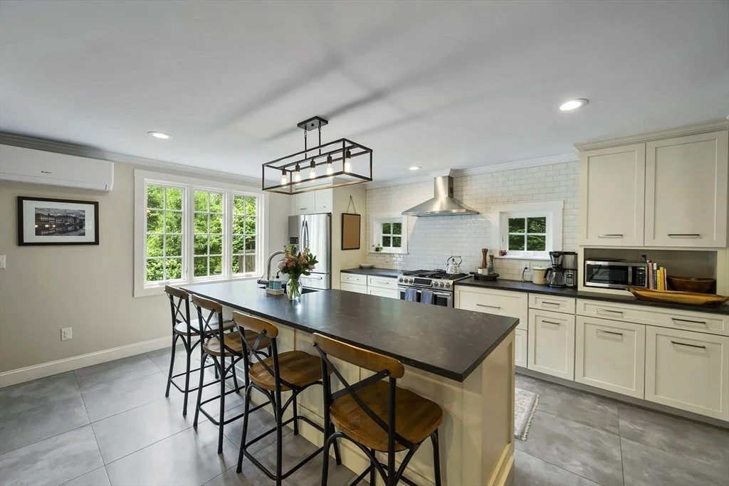 Photo of 807 Summer St