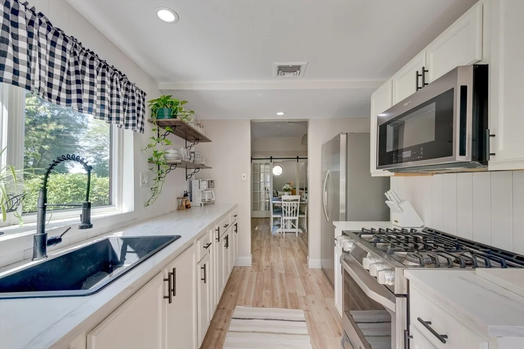 Photo of 254 Lakeside Road