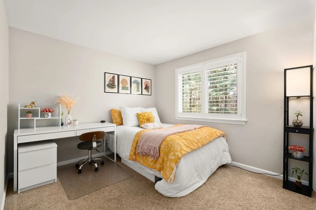 Photo of 32 Sherborne Cir
