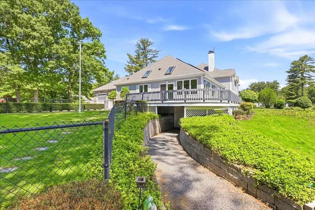 Photo of 139 Fairway Dr