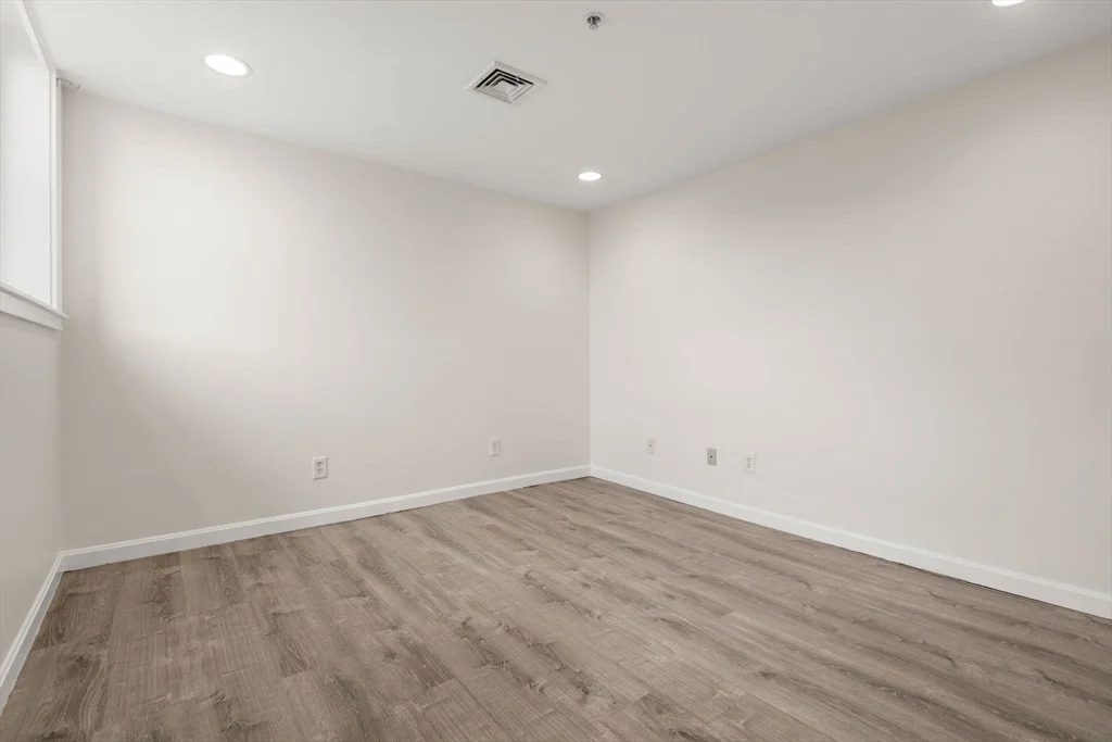 Photo of Unit 401 at 7 Central Square