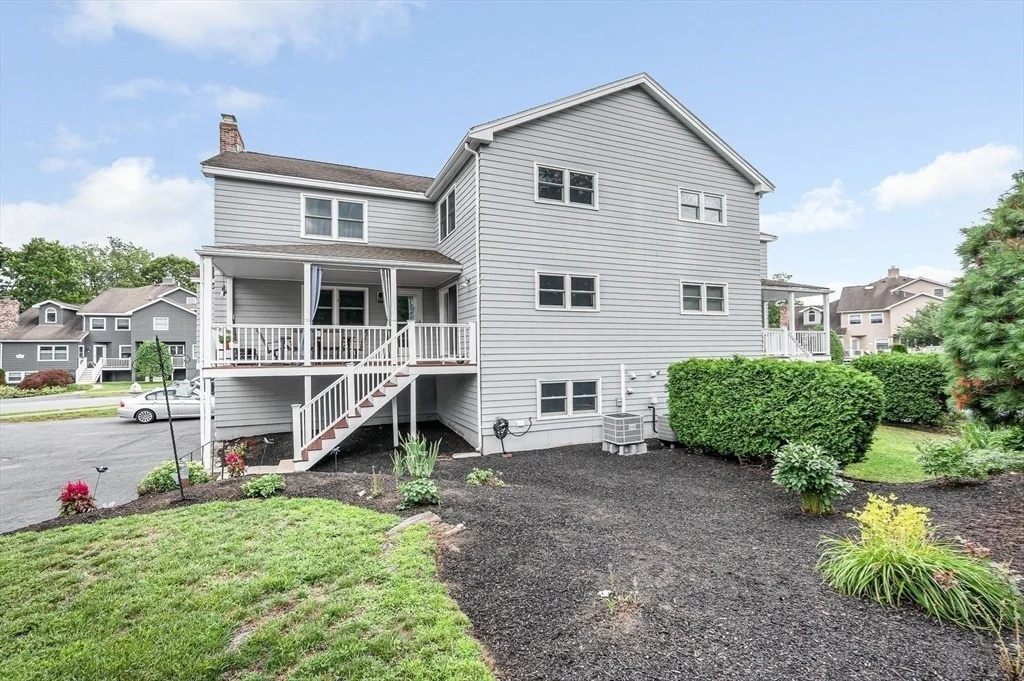 Photo of Unit D at 7 Carnation Cir