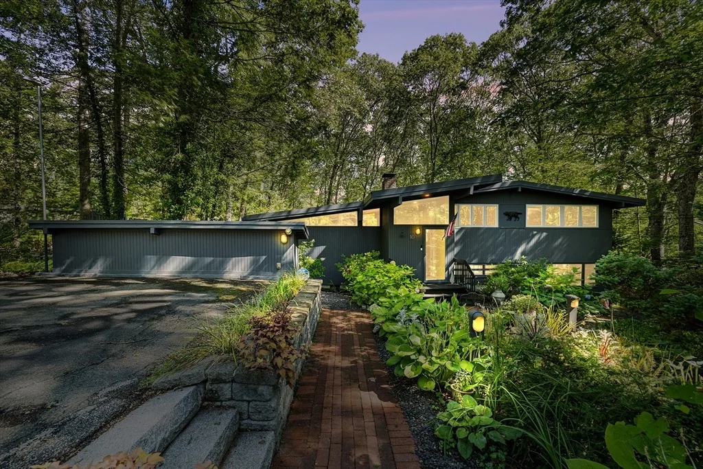 Photo of 10 Dewey Rd