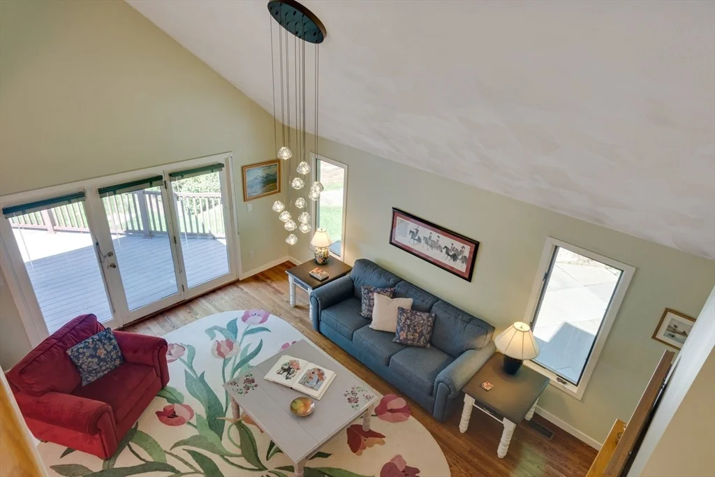 Photo of 15 Fieldstone Dr