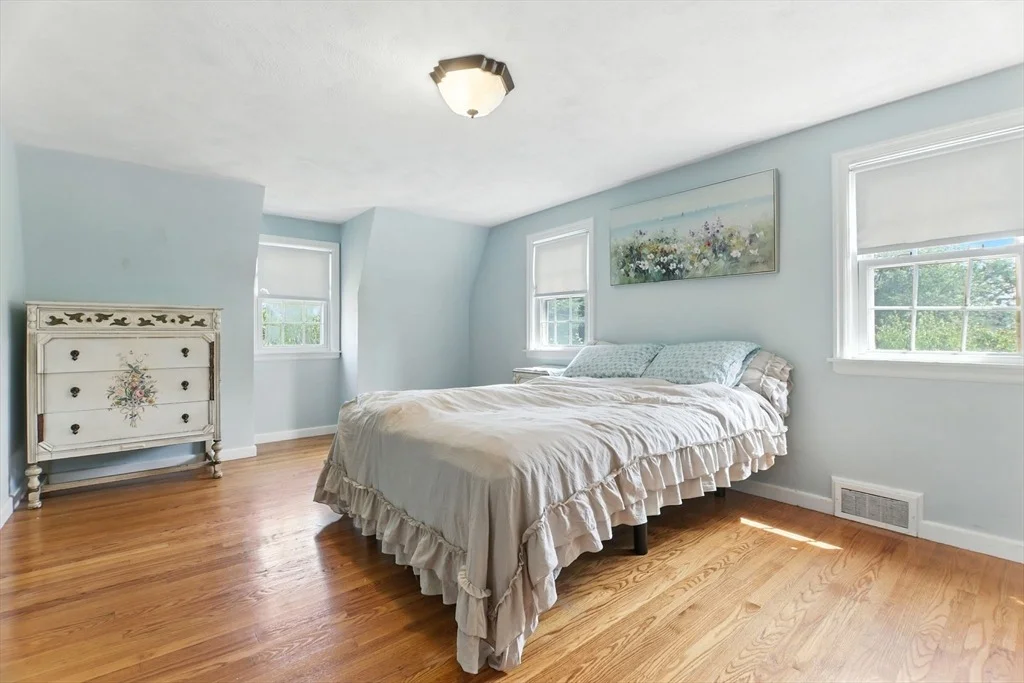 Photo of 384 Abbott St