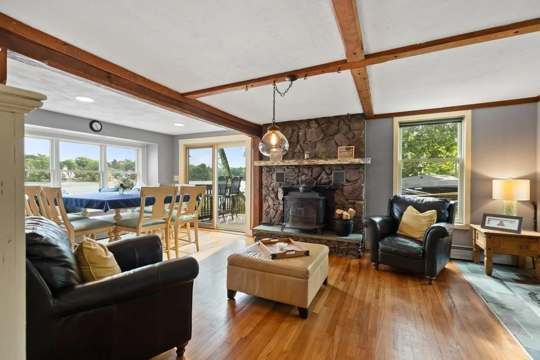 Photo of 35 Lakeside Blvd