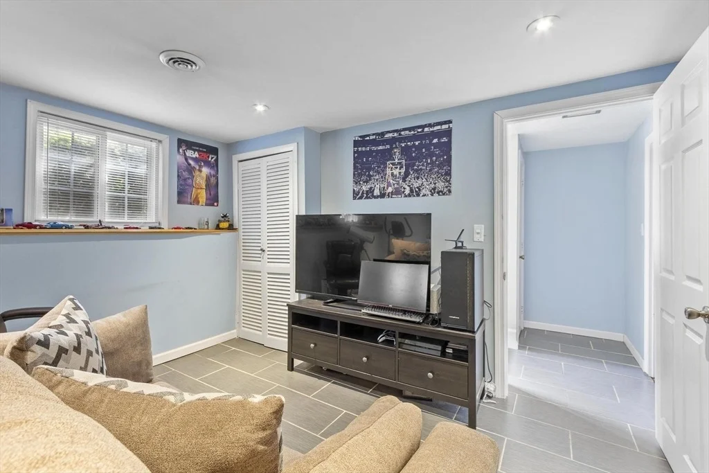 Photo of 27 Dexter Ave