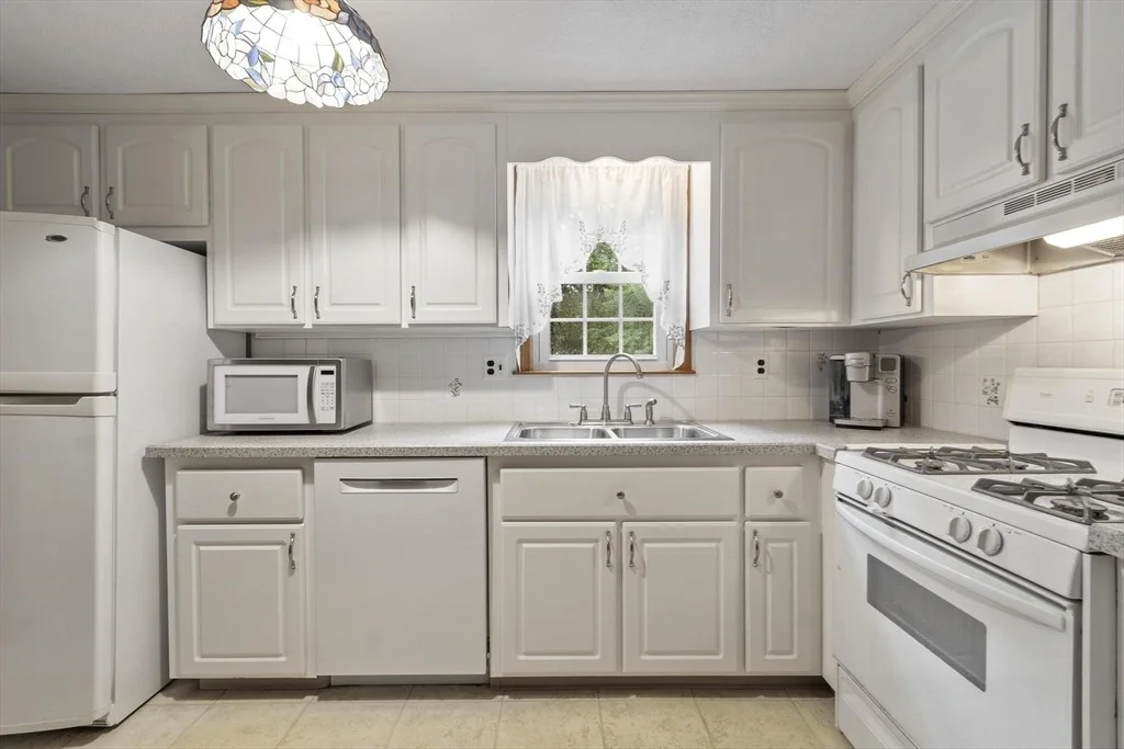 Photo of 7 Susan Dr