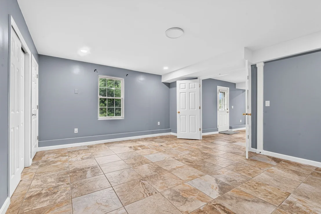 Photo of 14 Longbrook Dr
