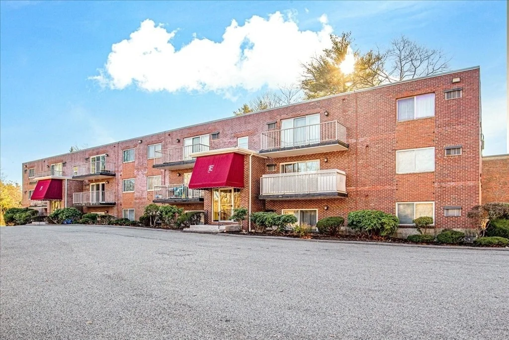Photo of Unit A14 at 31 Hamlin
