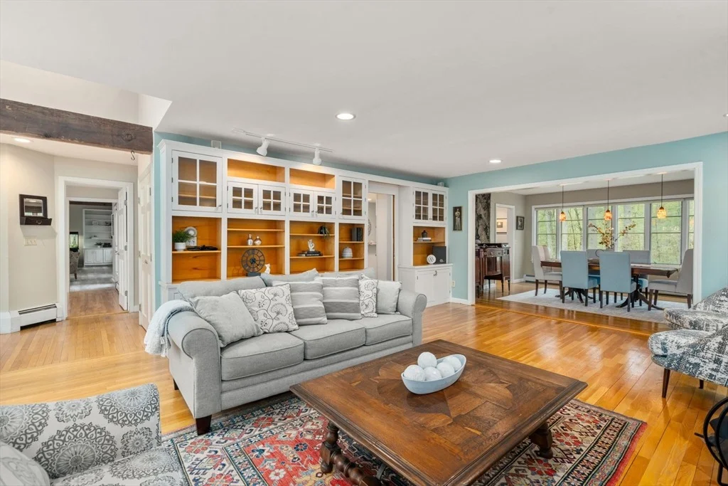Photo of 4 Deacon Ln