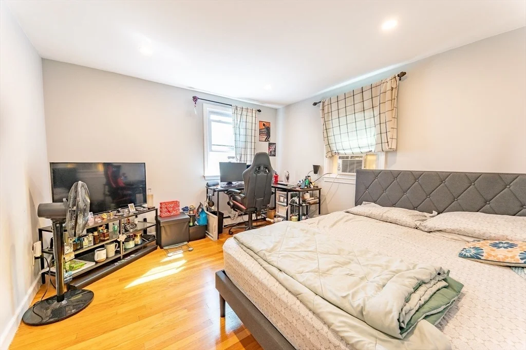 Photo of 37 Maple Ave