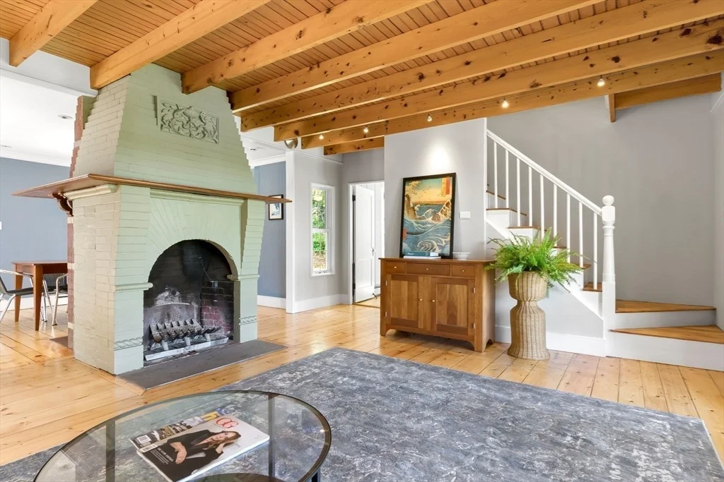 Photo of 6 Pew Ave